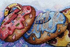 snake donuts detail